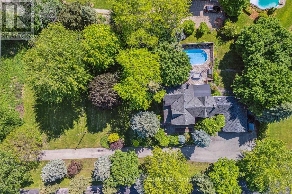 585 DUNDAS STREET E