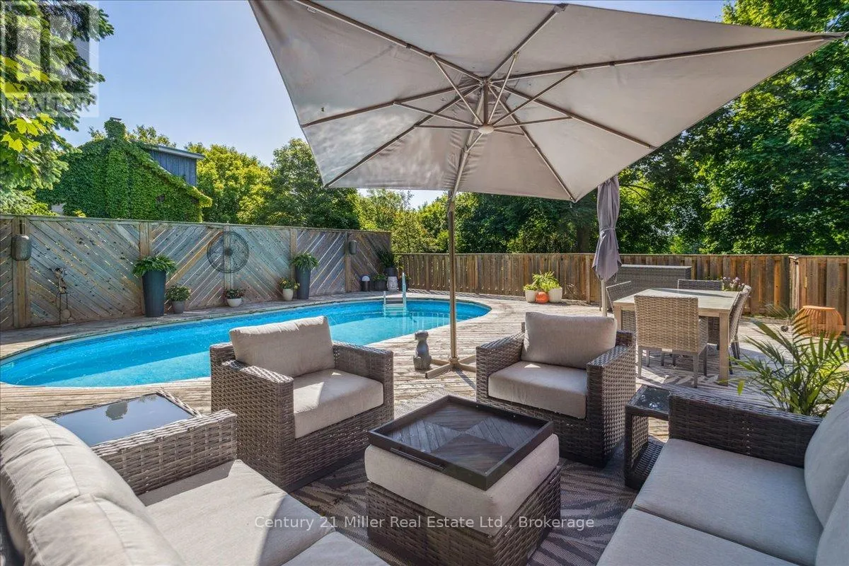 585 DUNDAS STREET E