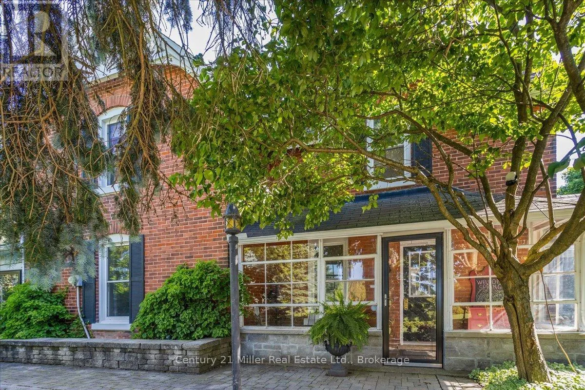 585 DUNDAS STREET E