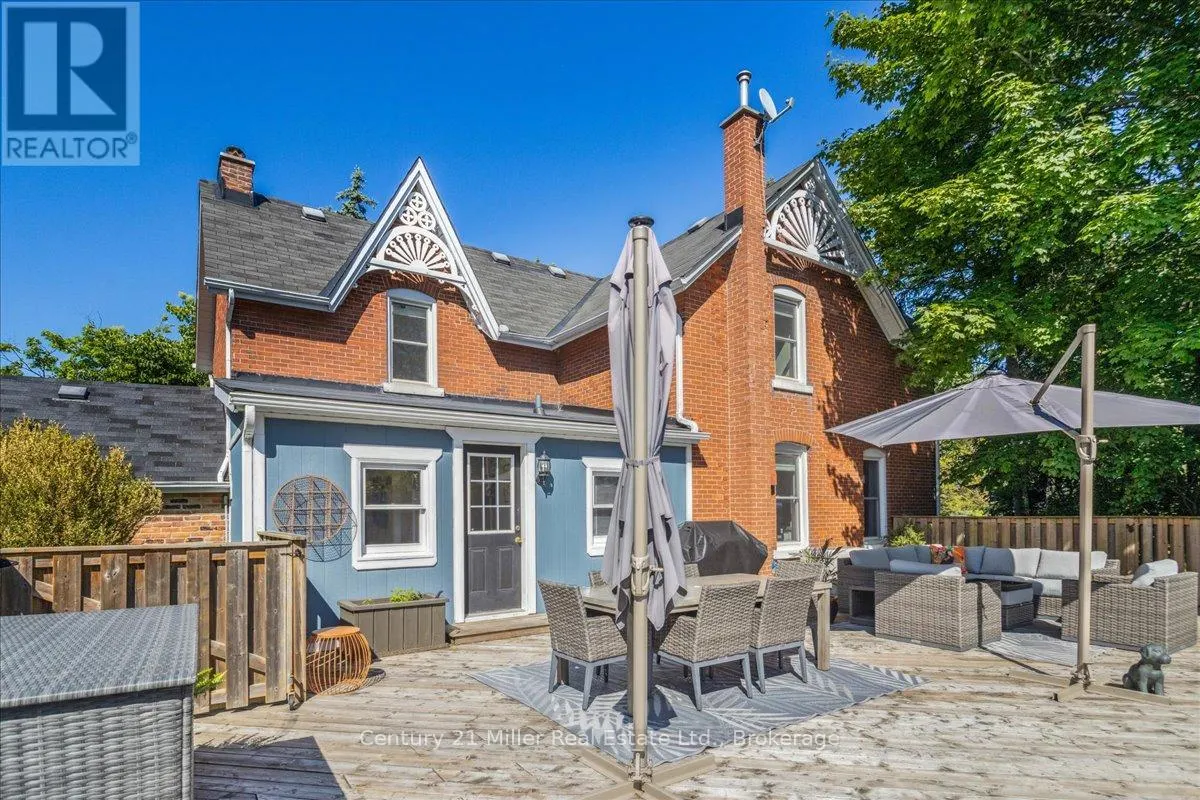 585 DUNDAS STREET E