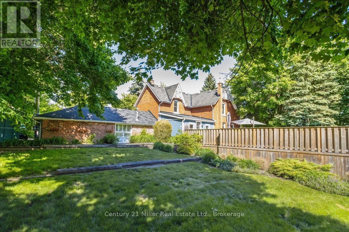 585 DUNDAS STREET E