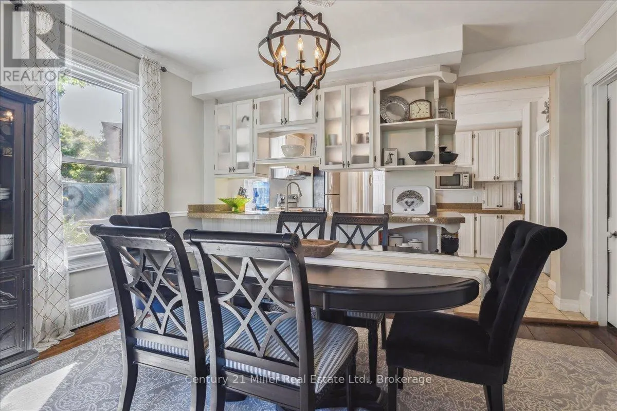 585 DUNDAS STREET E