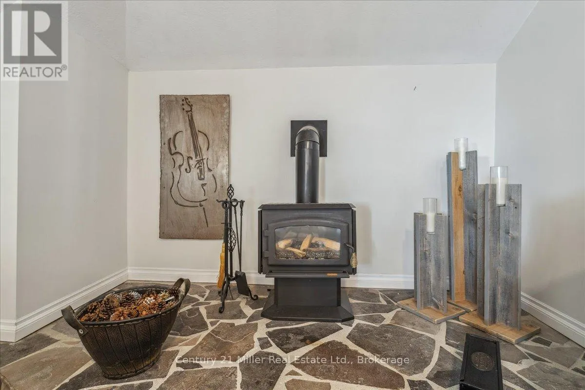 585 DUNDAS STREET E