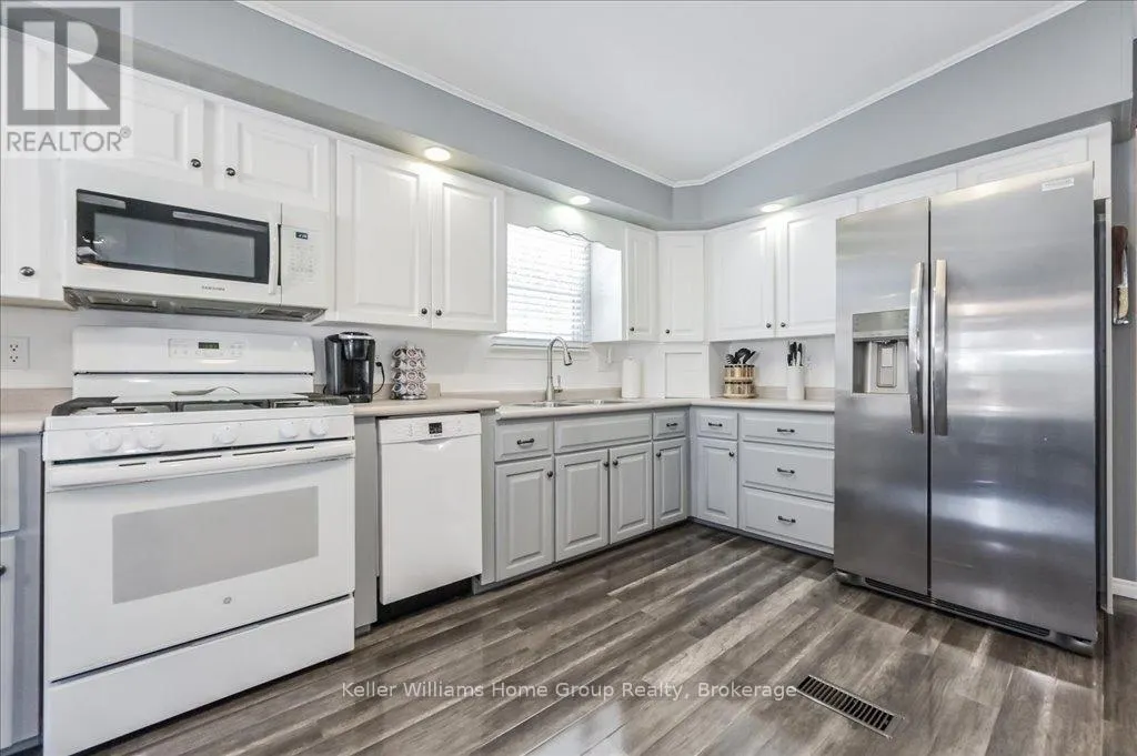 536 POPLAR PLACE