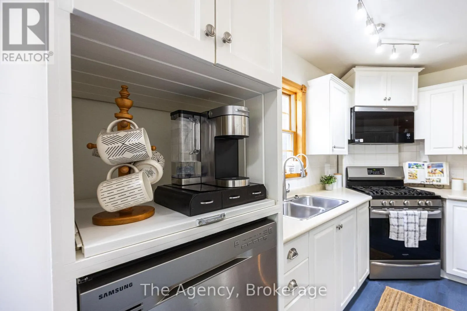 1411 CEDAR LANE