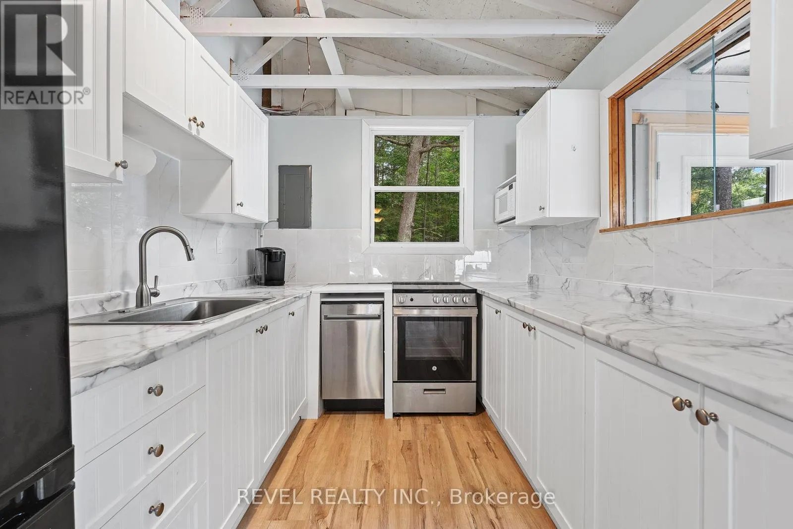49 SLEEPY HOLLOW ROAD