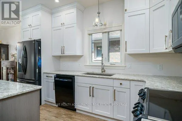 10 BRIARWOOD CRESCENT