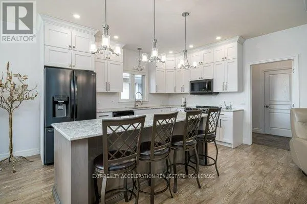 10 BRIARWOOD CRESCENT