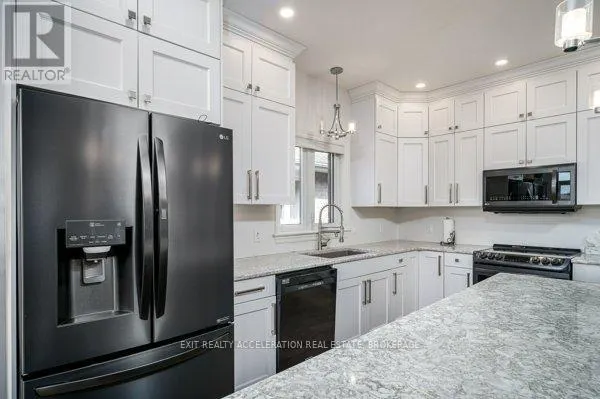 10 BRIARWOOD CRESCENT