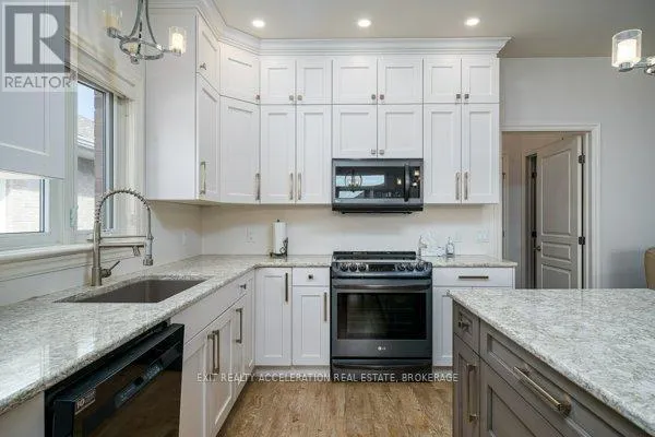 10 BRIARWOOD CRESCENT