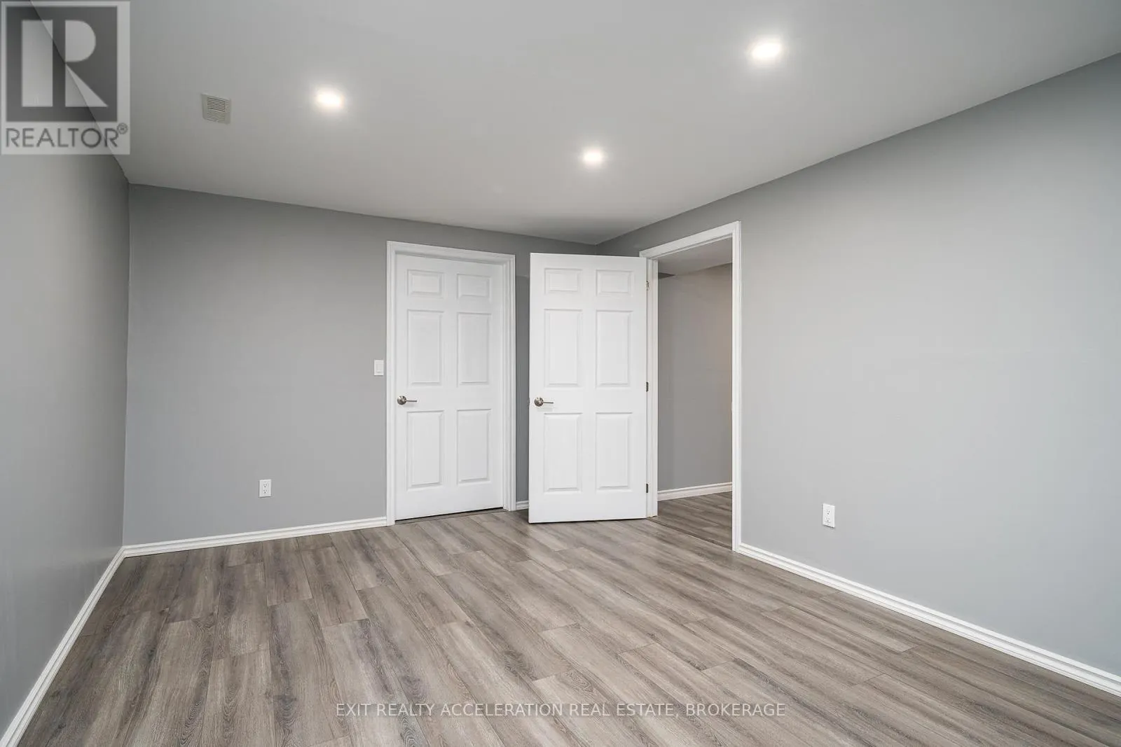 10 BRIARWOOD CRESCENT