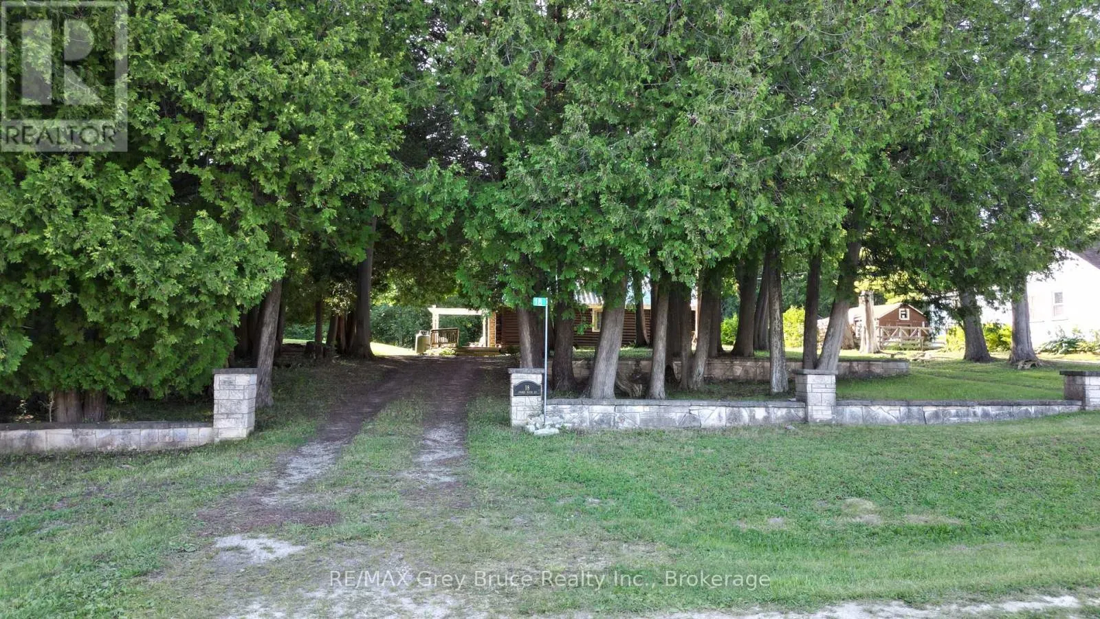 18 STOKES RIVER ROAD