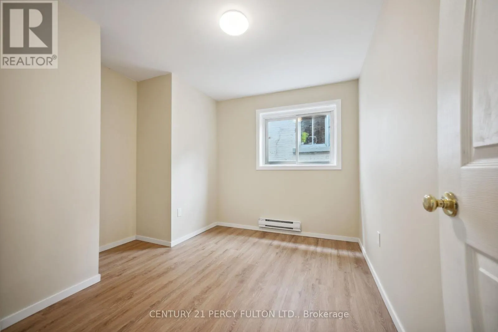 15 ISABEL STREET E