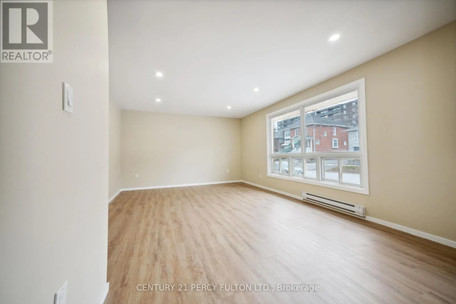 15 ISABEL STREET E