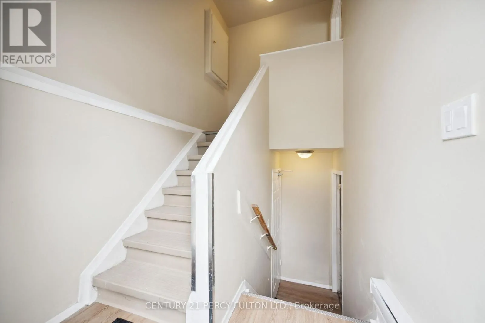 15 ISABEL STREET E