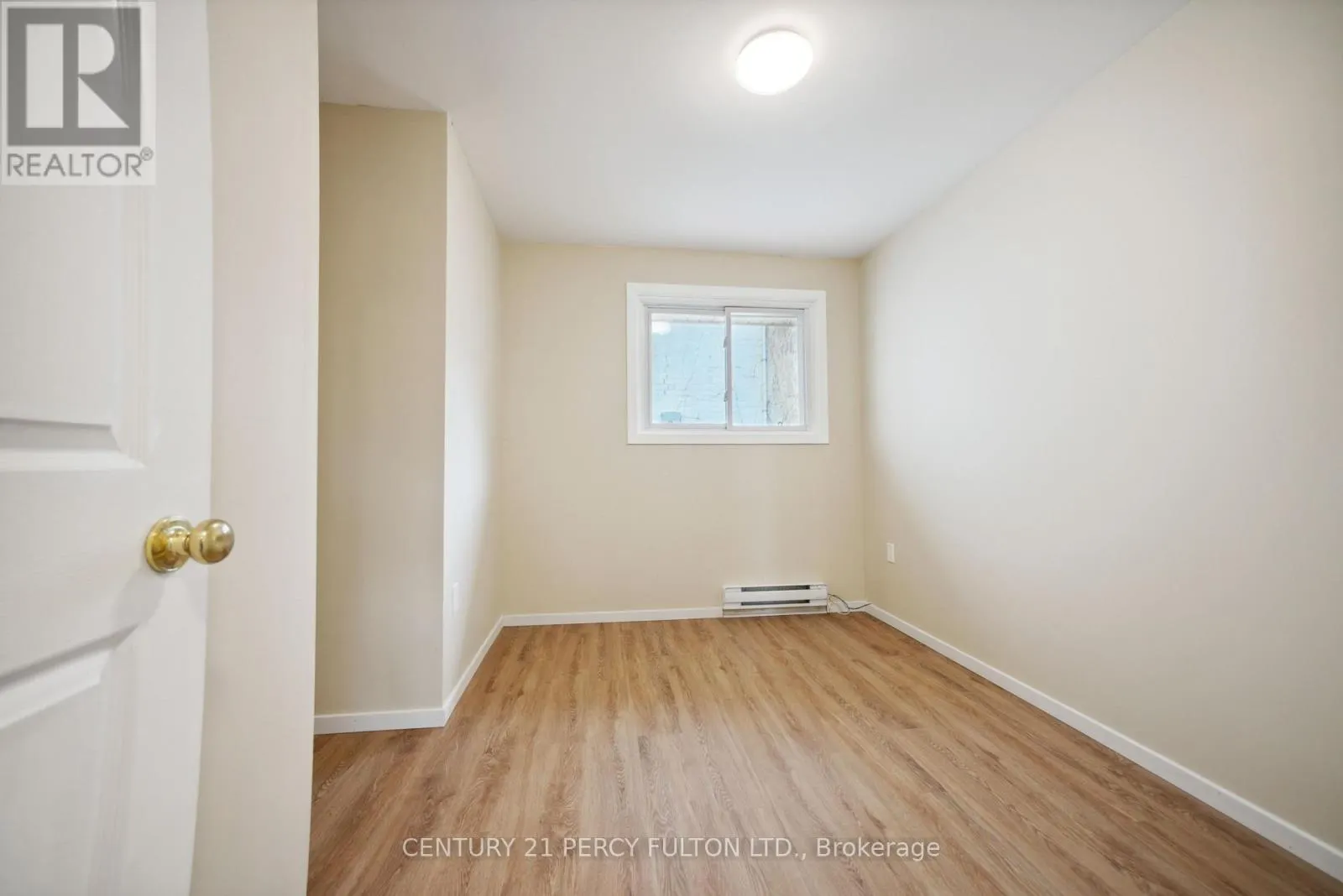 15 ISABEL STREET E