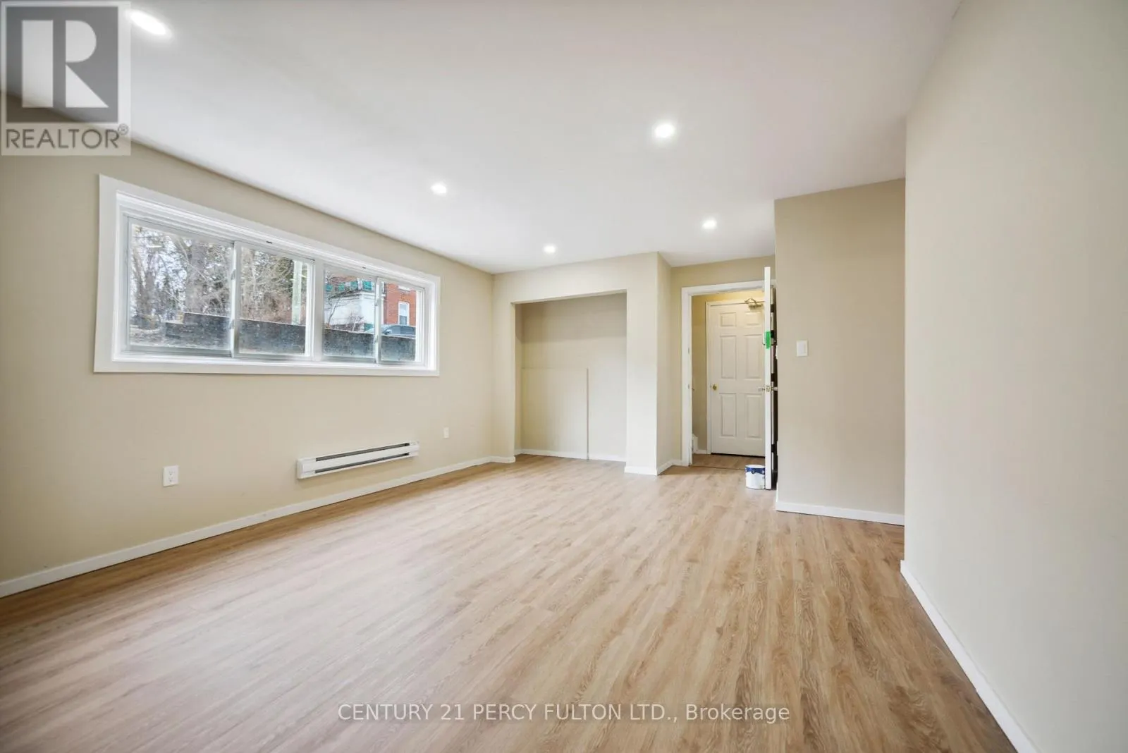 15 ISABEL STREET E