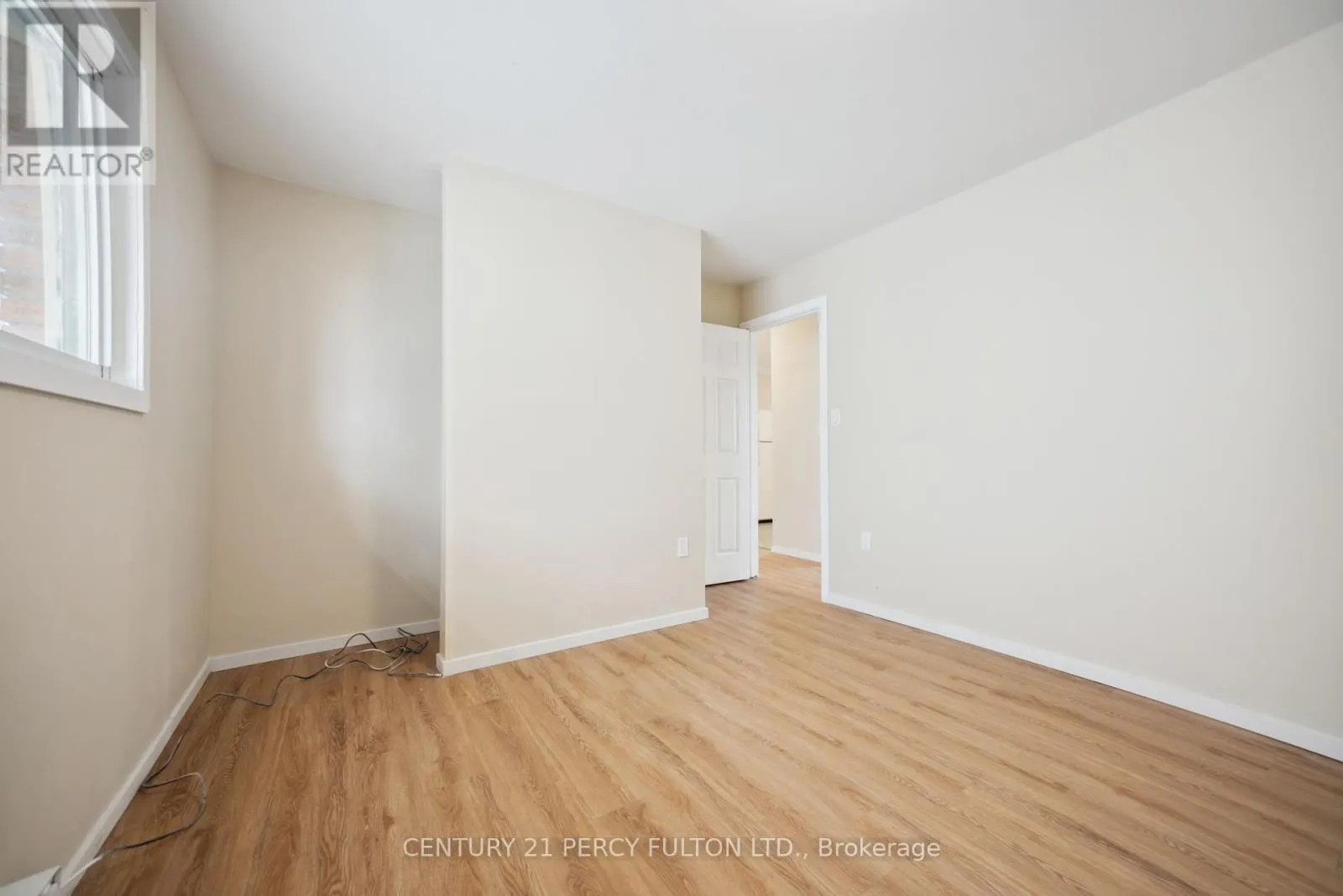 15 ISABEL STREET E