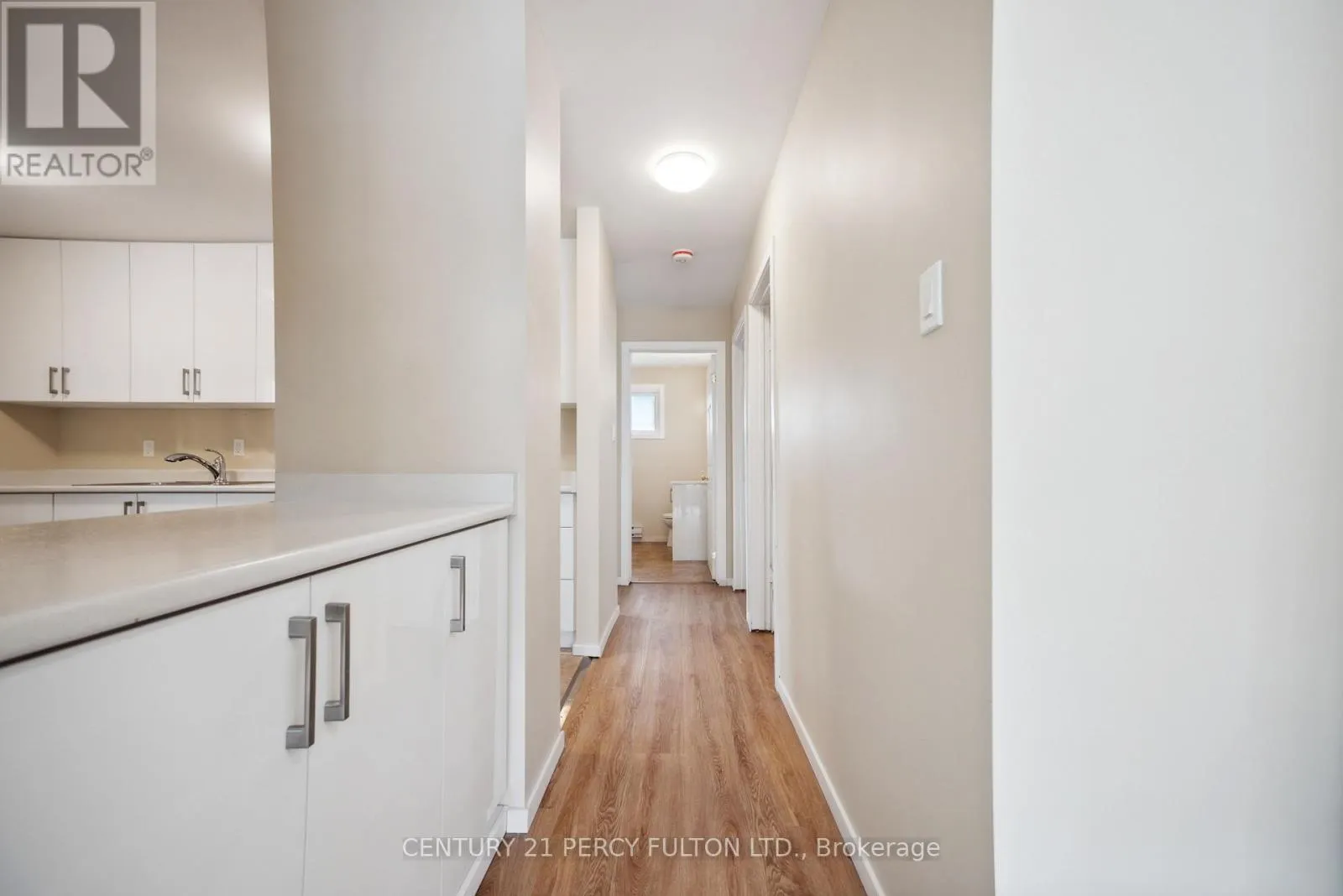 15 ISABEL STREET E