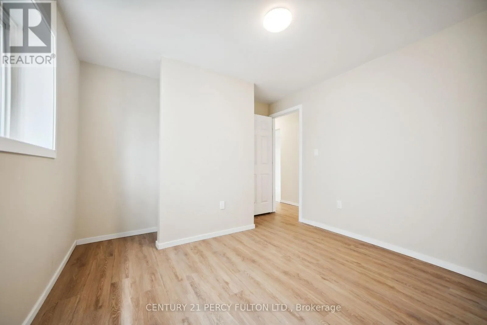 15 ISABEL STREET E
