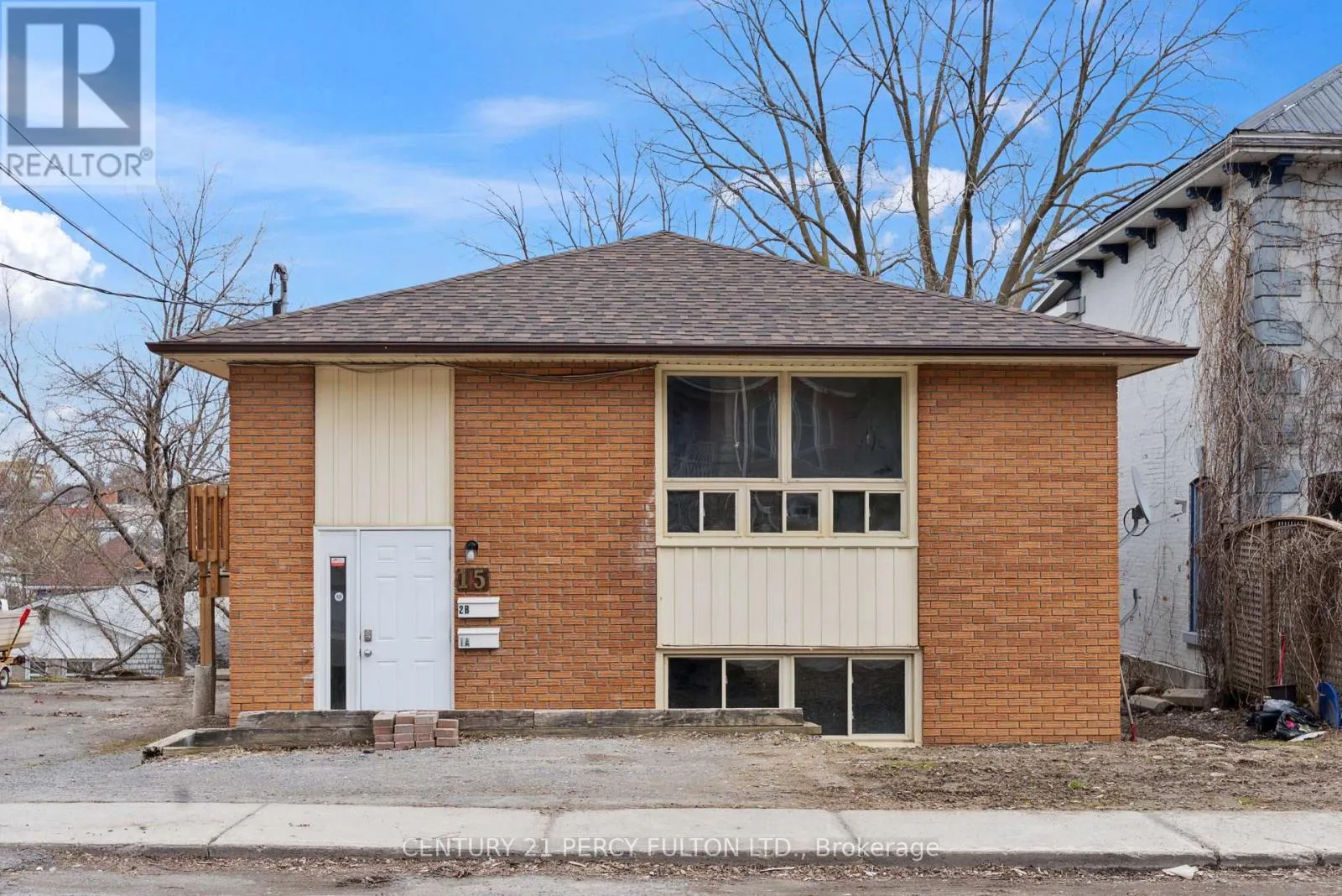 15 ISABEL STREET E