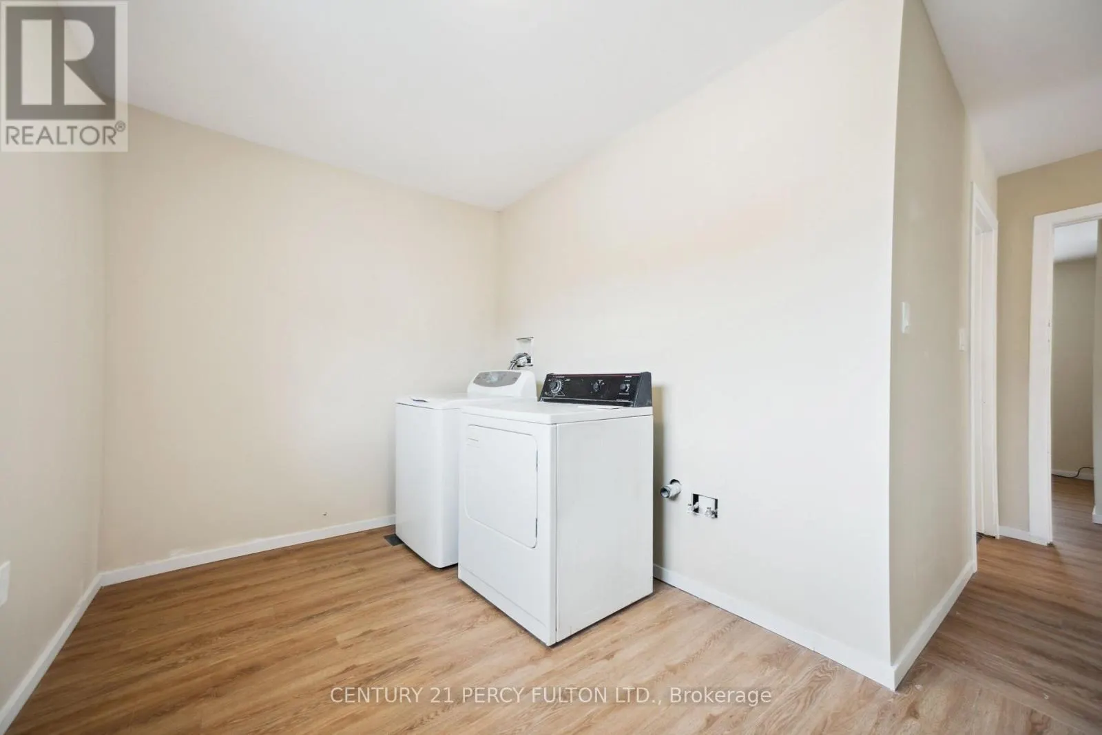 15 ISABEL STREET E