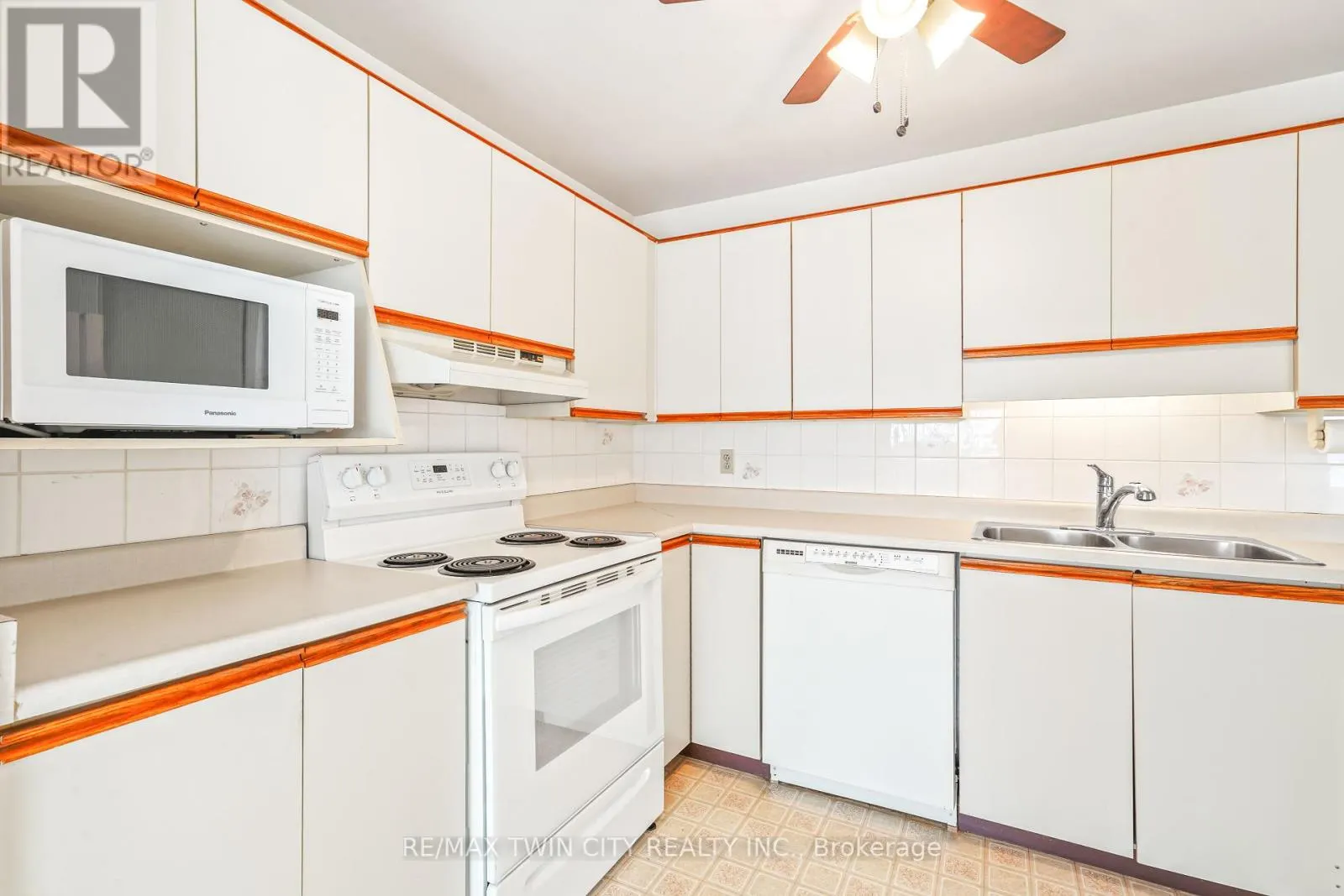 301 - 421 FAIRVIEW DRIVE
