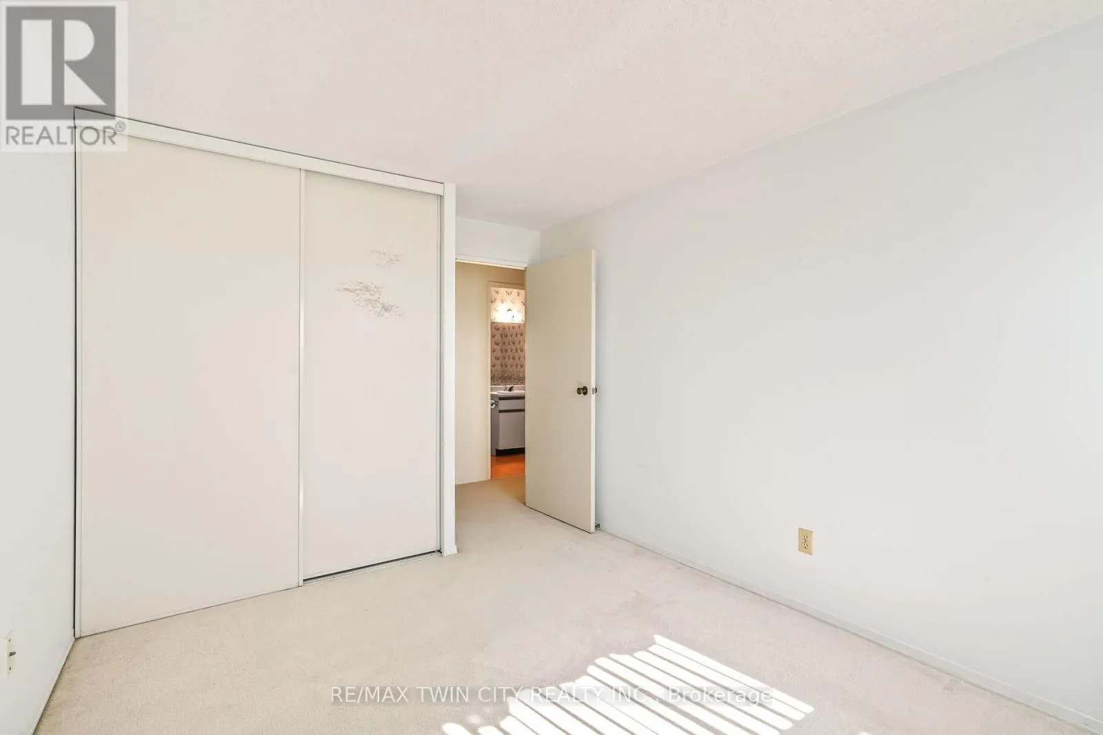 301 - 421 FAIRVIEW DRIVE