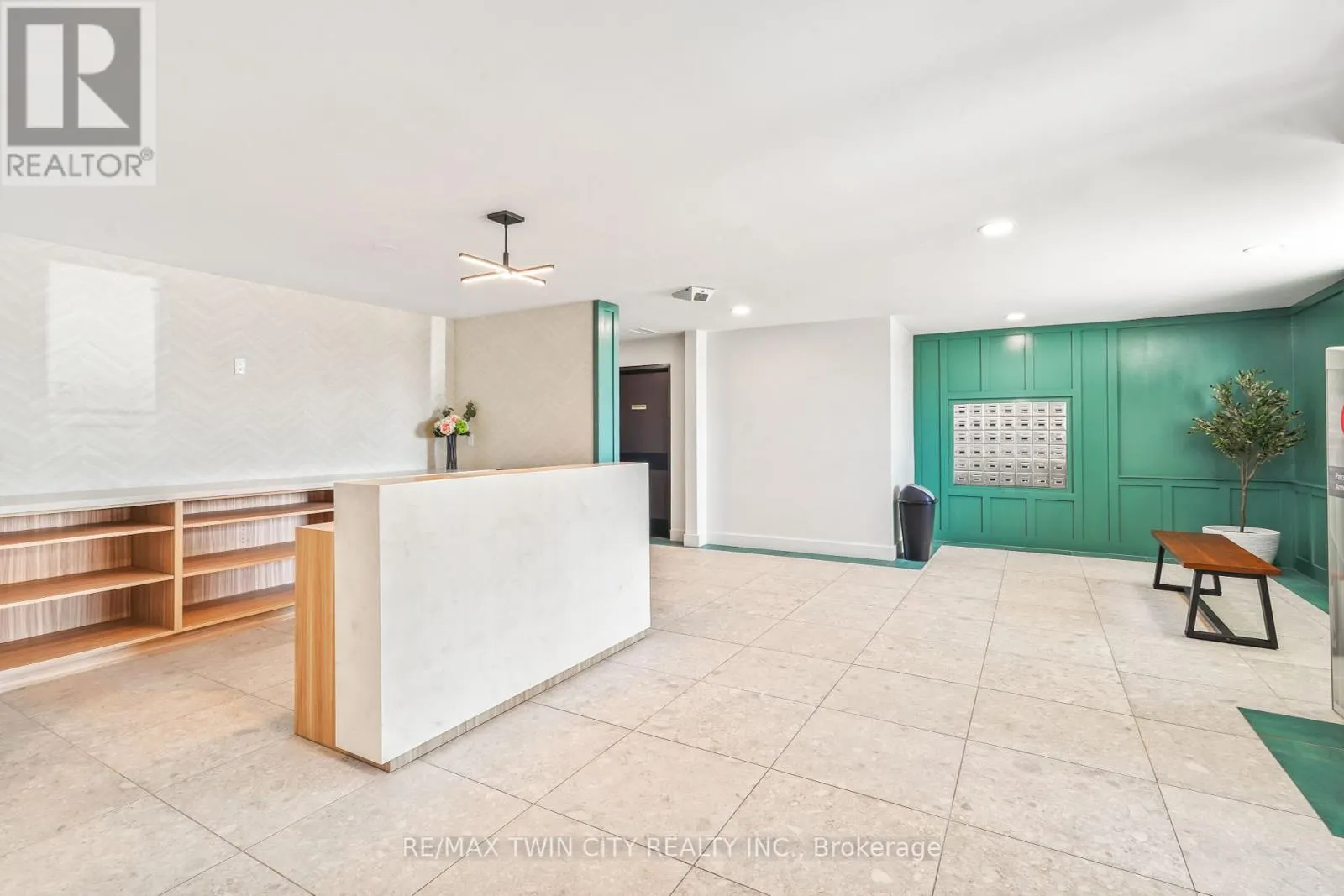 301 - 421 FAIRVIEW DRIVE