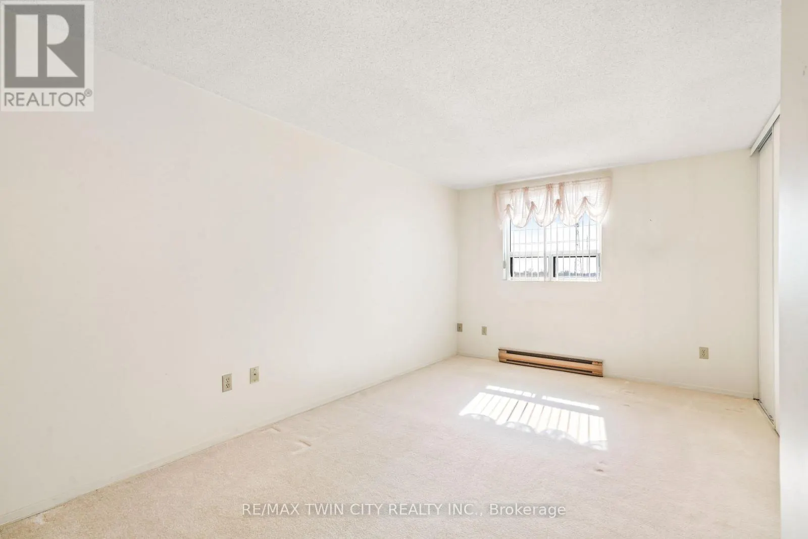 301 - 421 FAIRVIEW DRIVE
