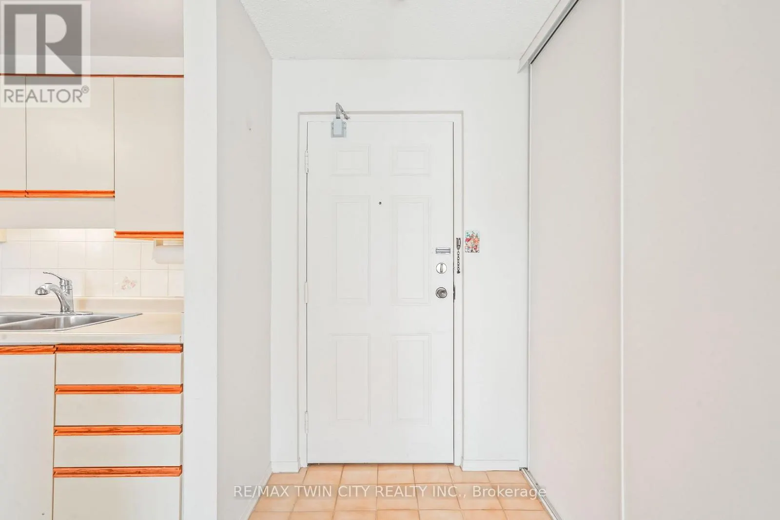 301 - 421 FAIRVIEW DRIVE