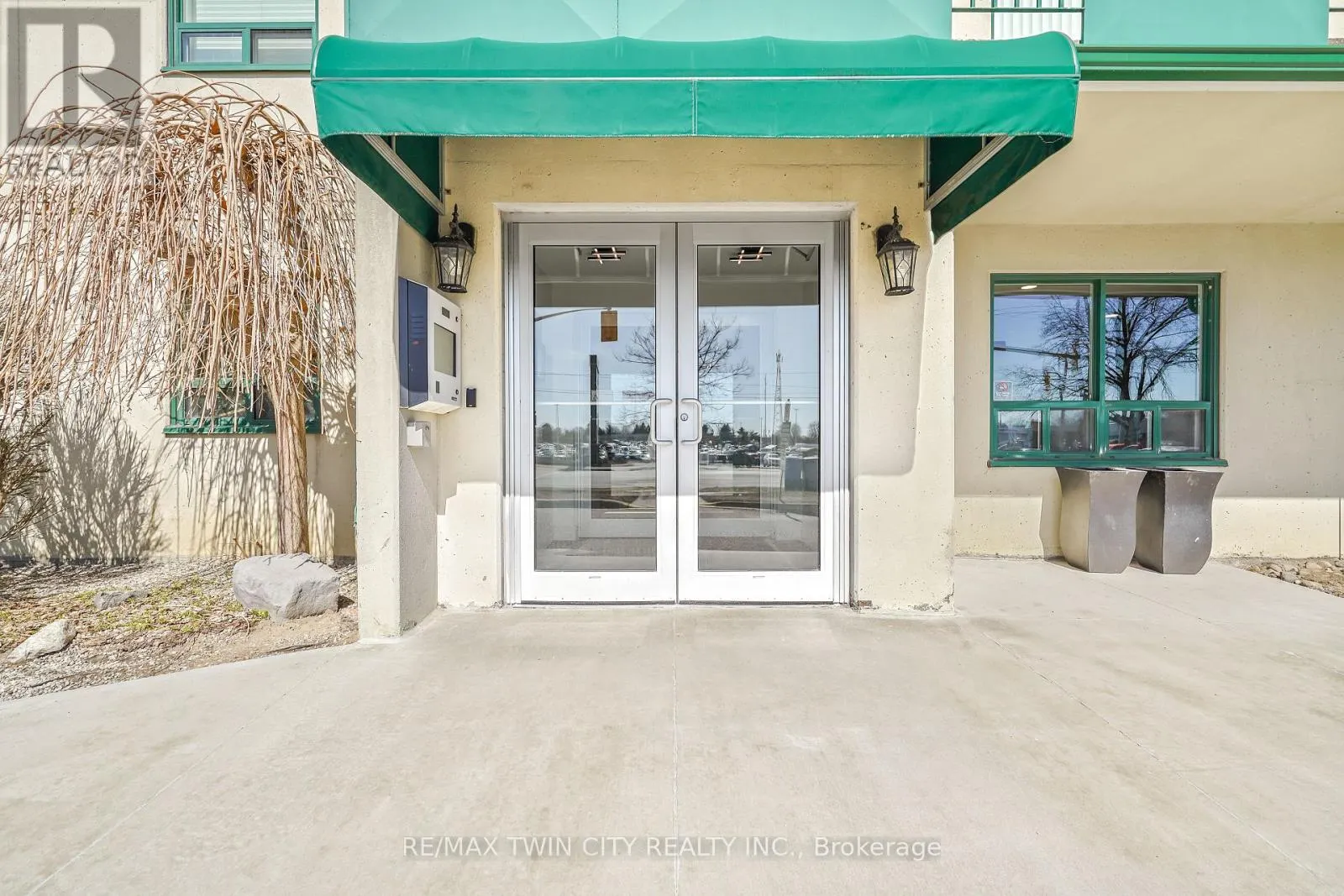 301 - 421 FAIRVIEW DRIVE