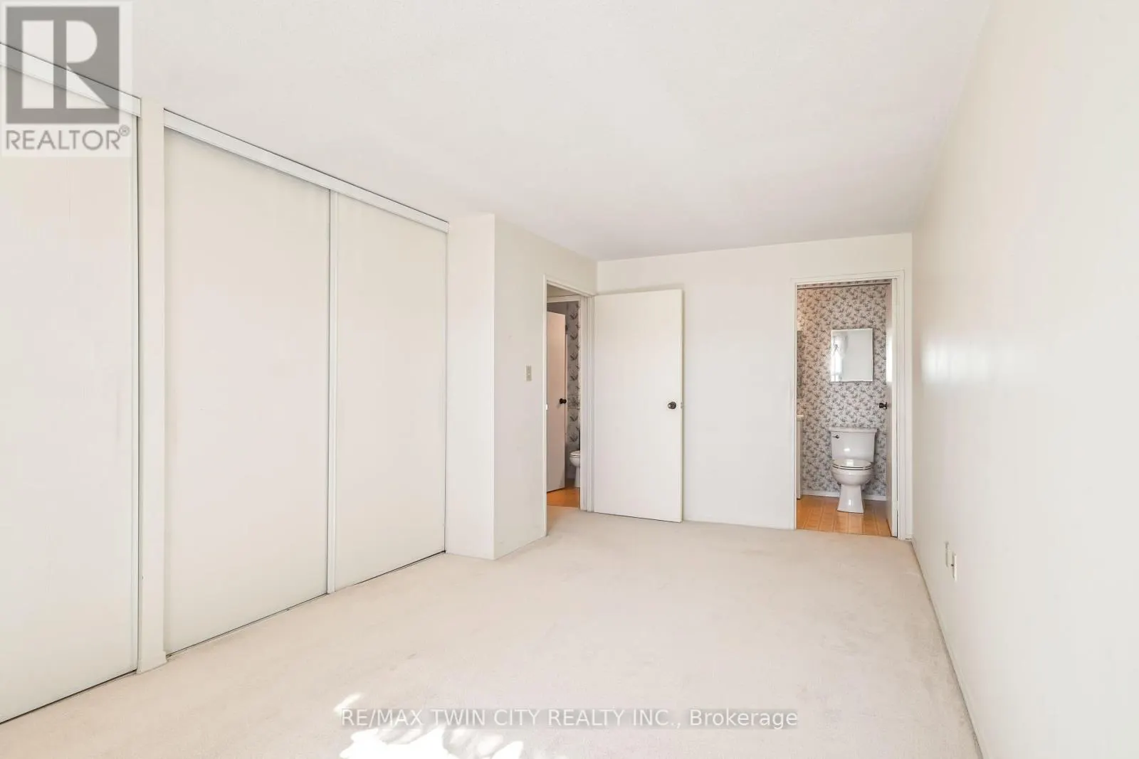 301 - 421 FAIRVIEW DRIVE