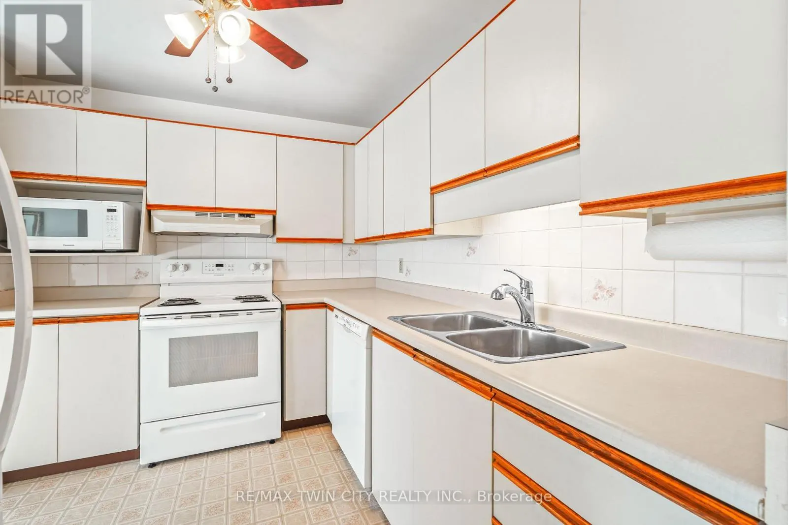 301 - 421 FAIRVIEW DRIVE