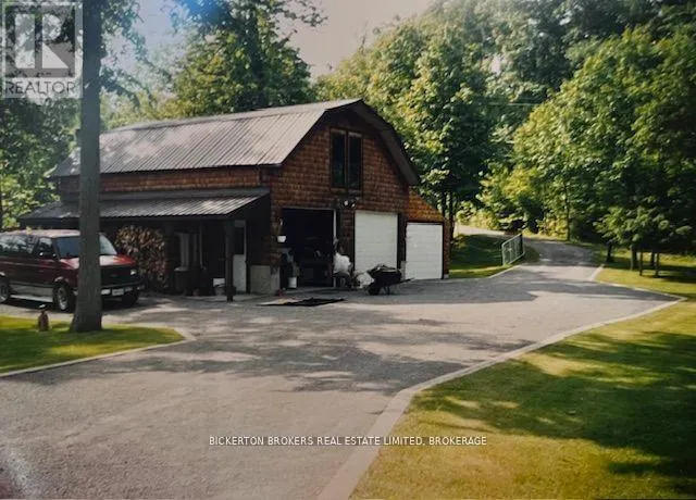 851 RIDEAUWOOD LANE