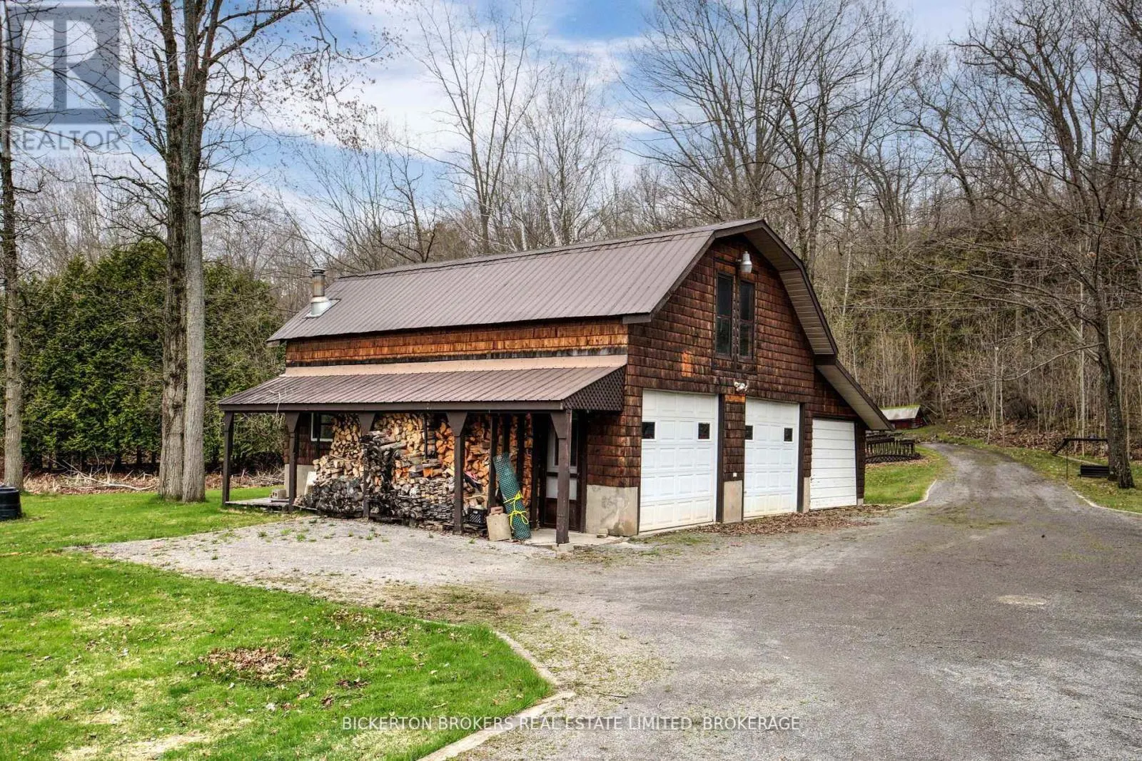 851 RIDEAUWOOD LANE