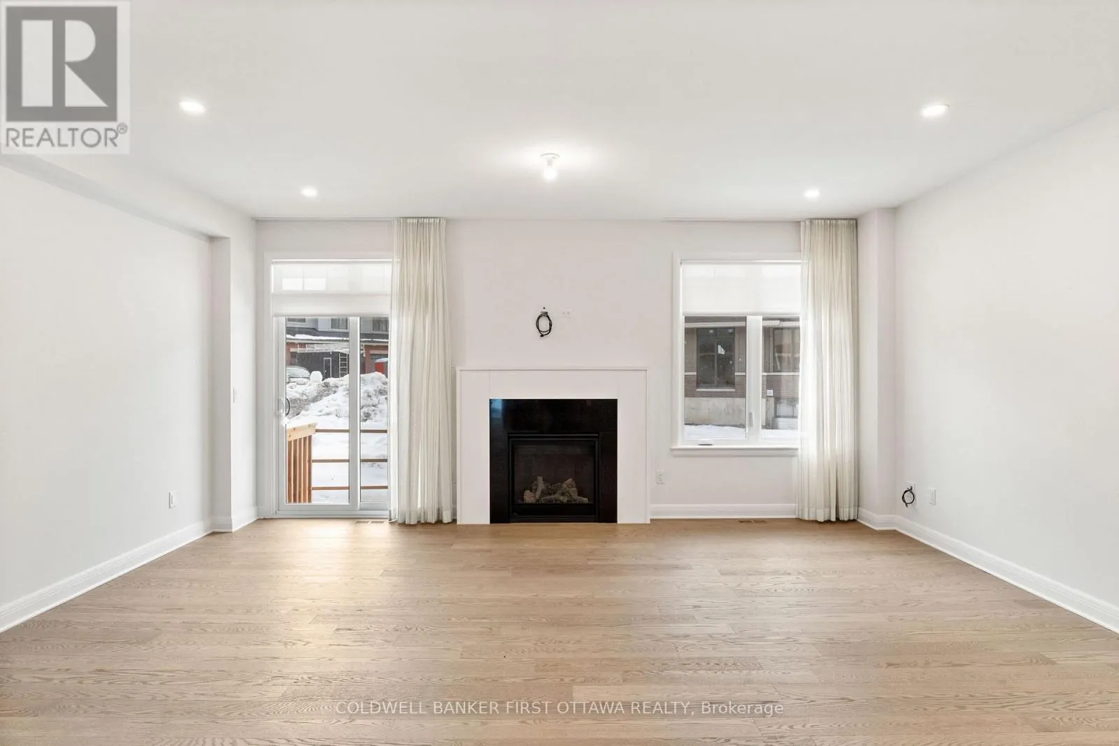 25 UTMAN CRESCENT