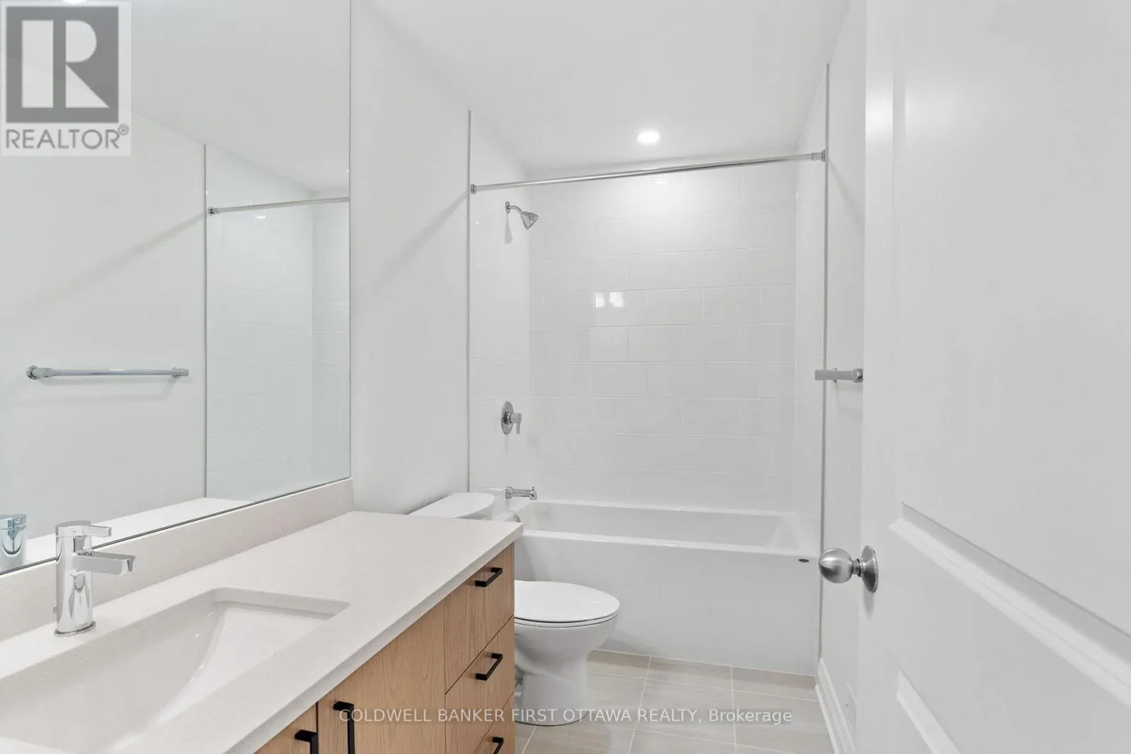 25 UTMAN CRESCENT