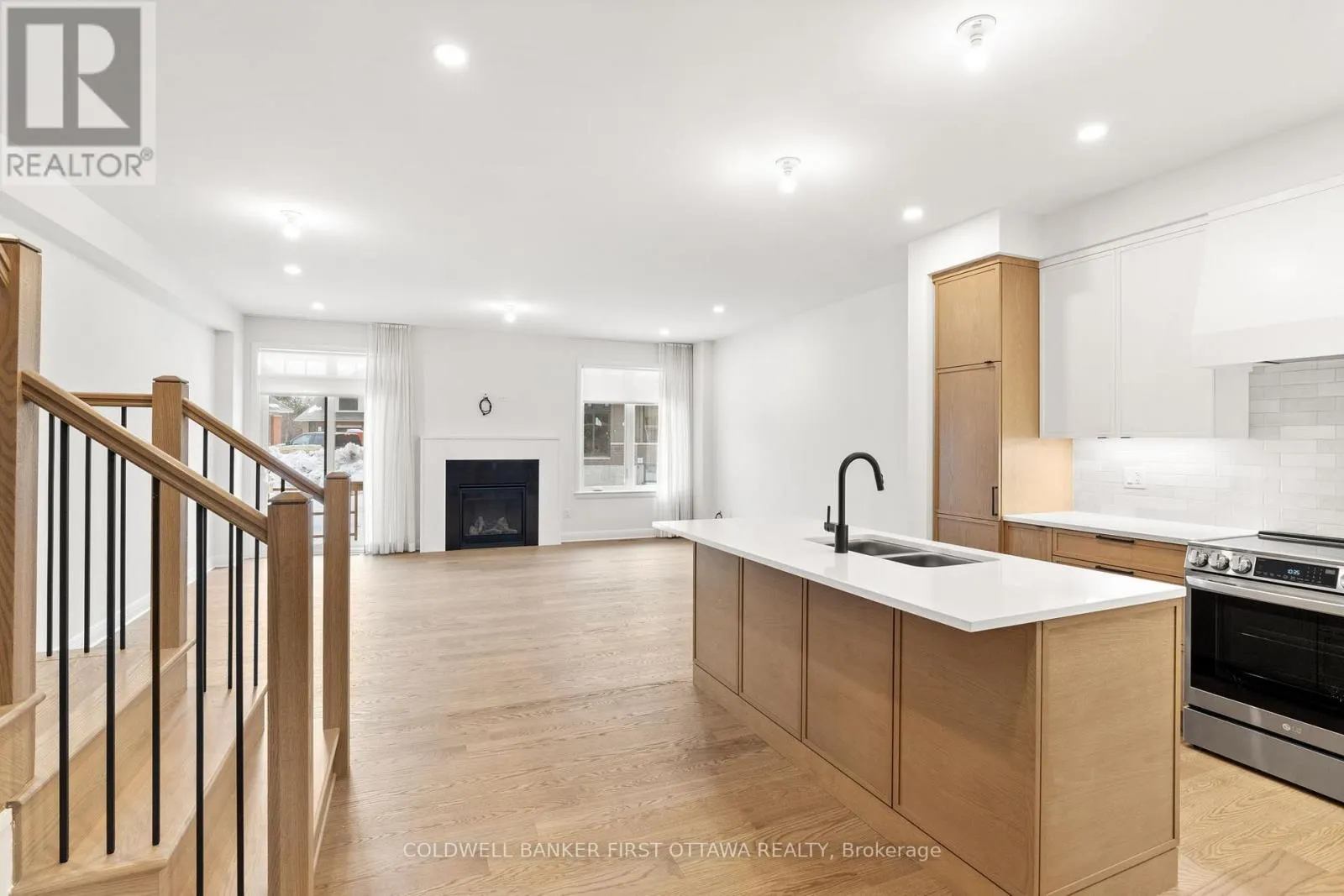 25 UTMAN CRESCENT
