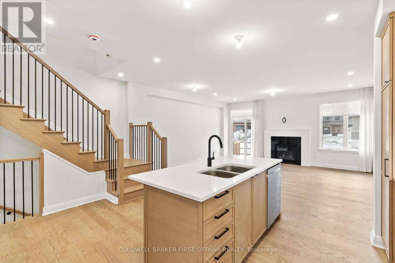 25 UTMAN CRESCENT
