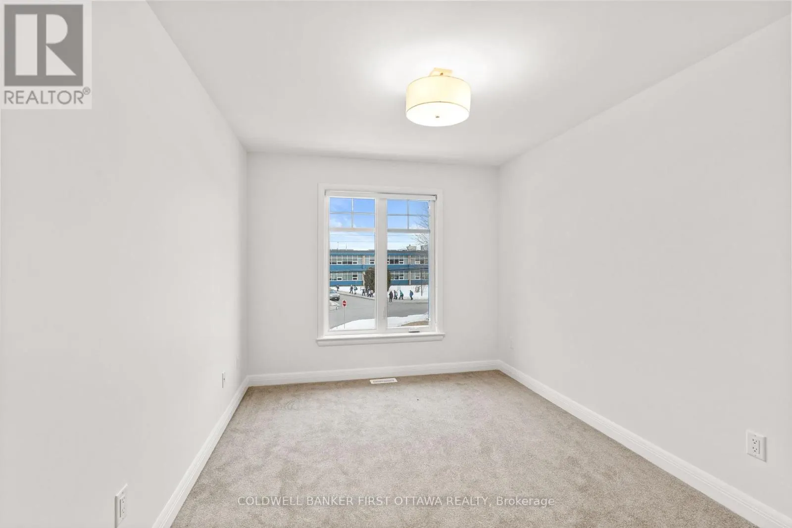 25 UTMAN CRESCENT