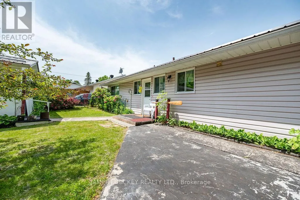 28 LASALLE DRIVE