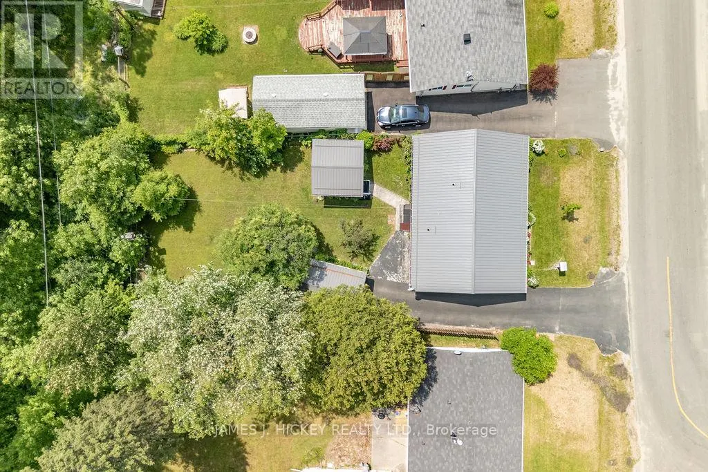 28 LASALLE DRIVE