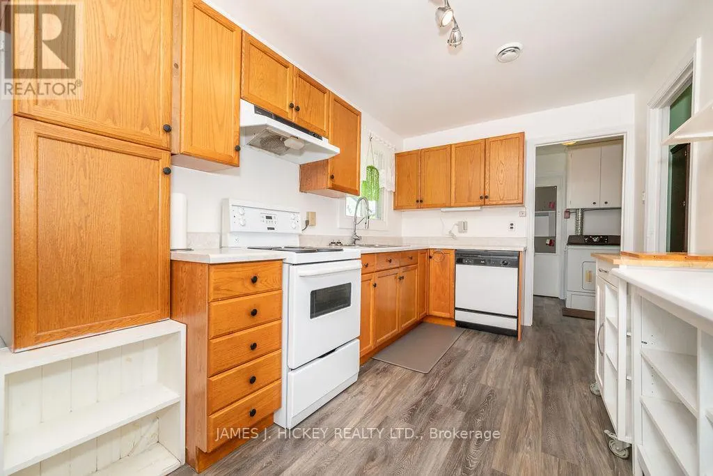 28 LASALLE DRIVE