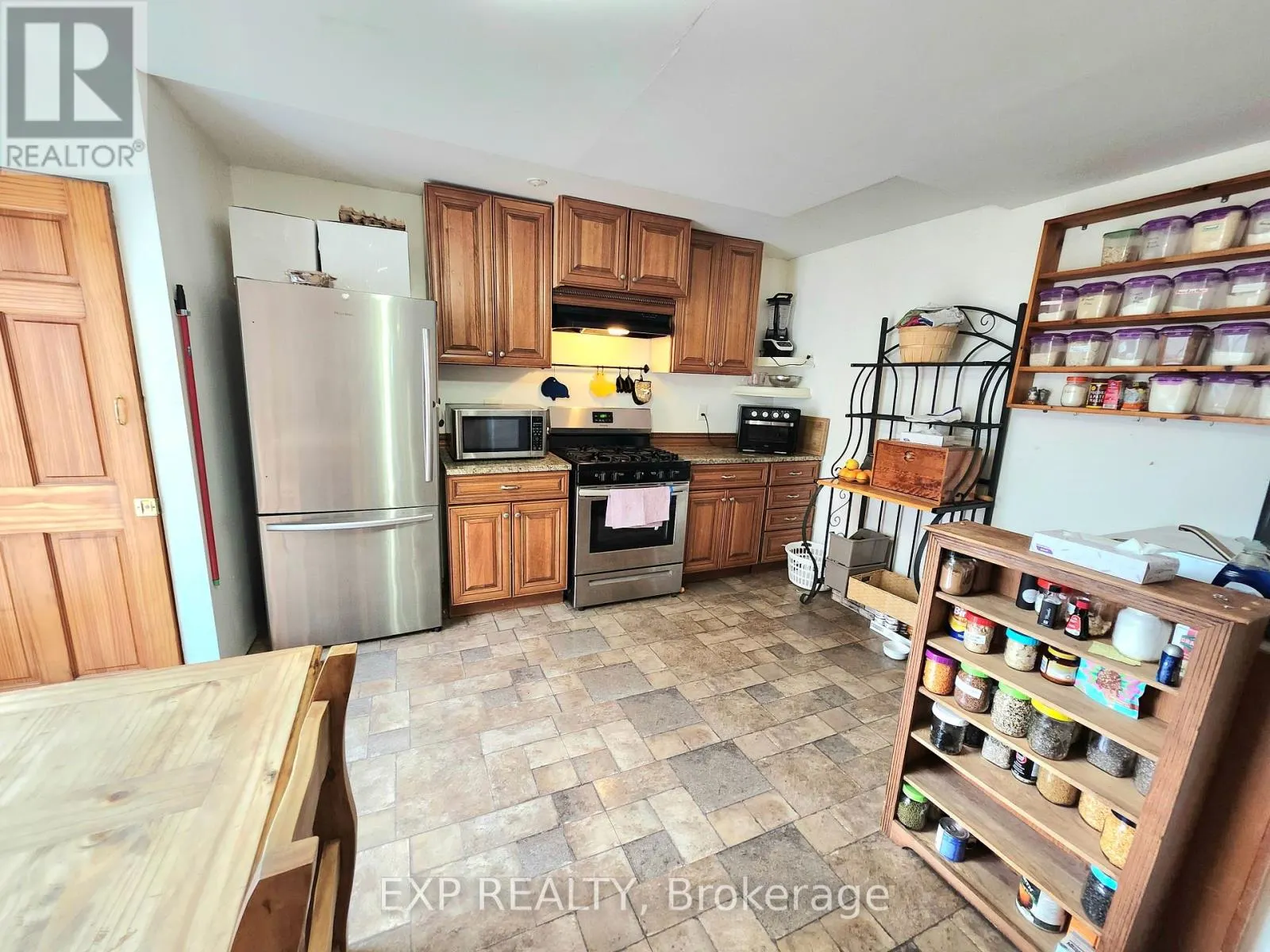 485 DIBBLE STREET W