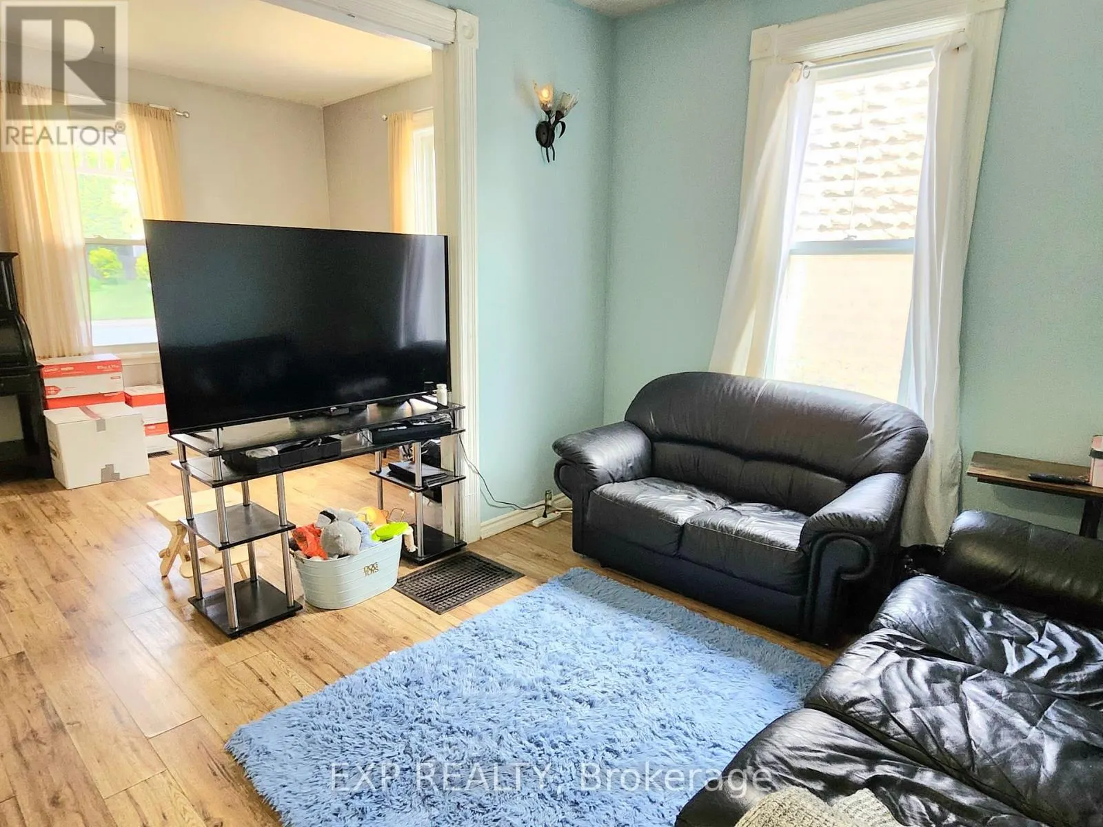485 DIBBLE STREET W