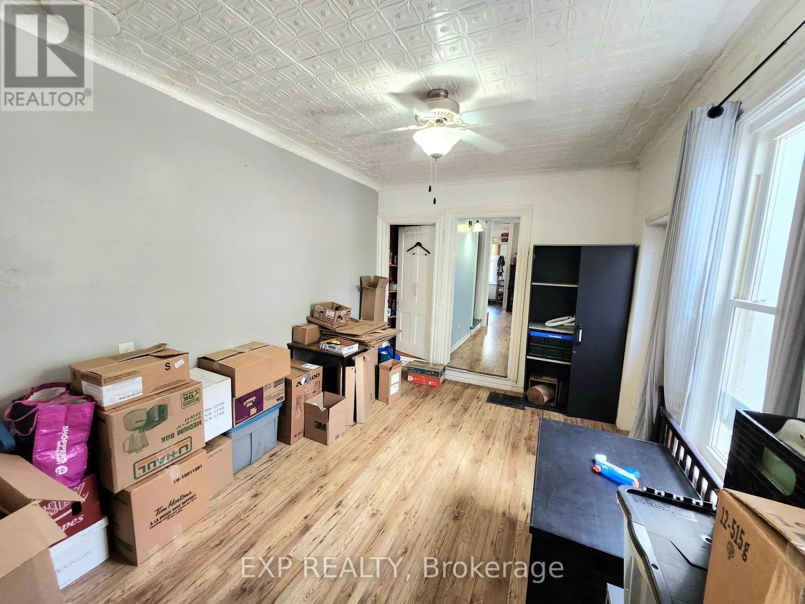 485 DIBBLE STREET W