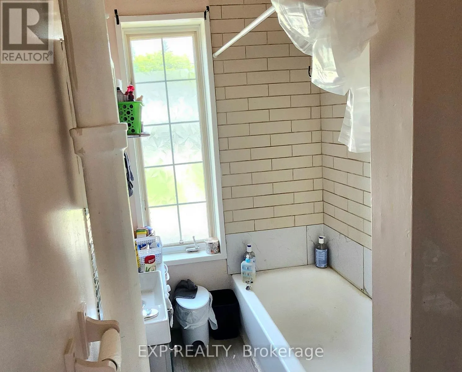 485 DIBBLE STREET W
