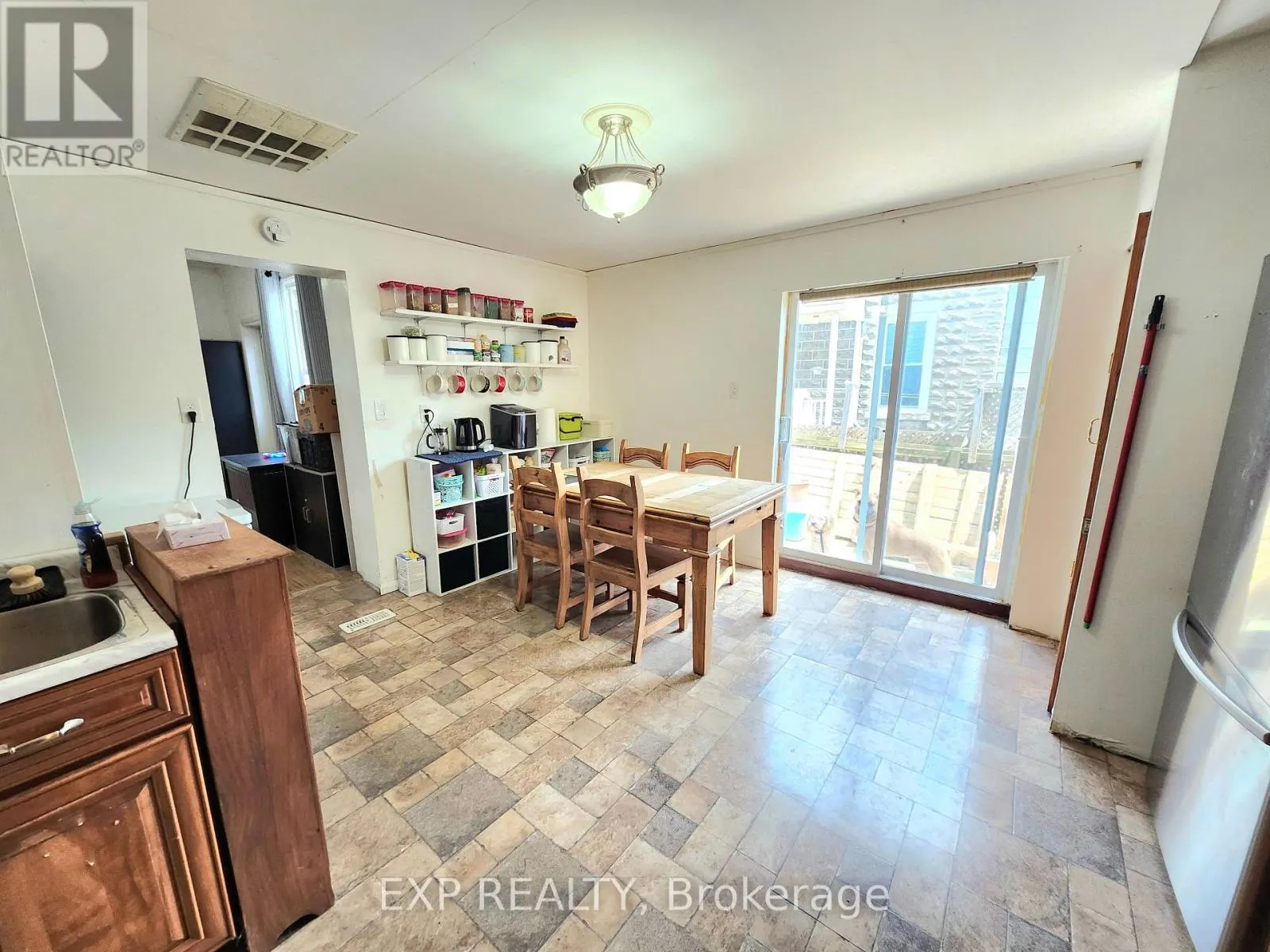 485 DIBBLE STREET W