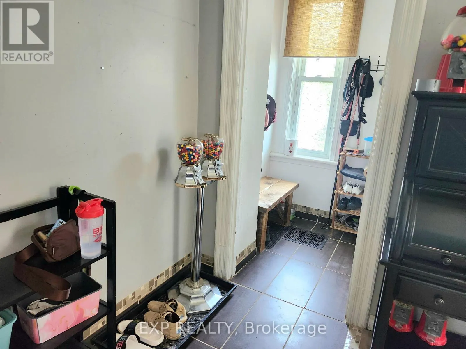 485 DIBBLE STREET W